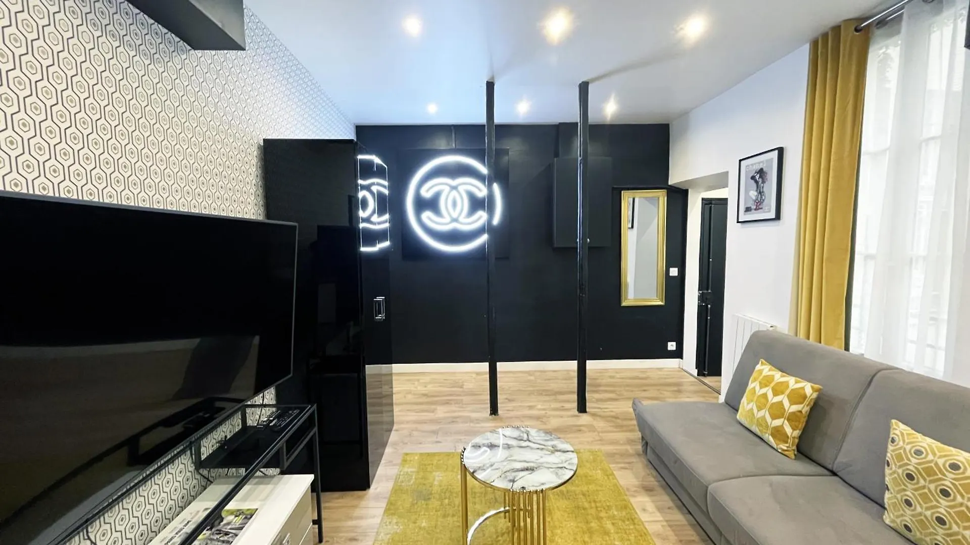 Urban Flat 157 - Coco Chanel Flat In Montorgueil Paris 0*,  França