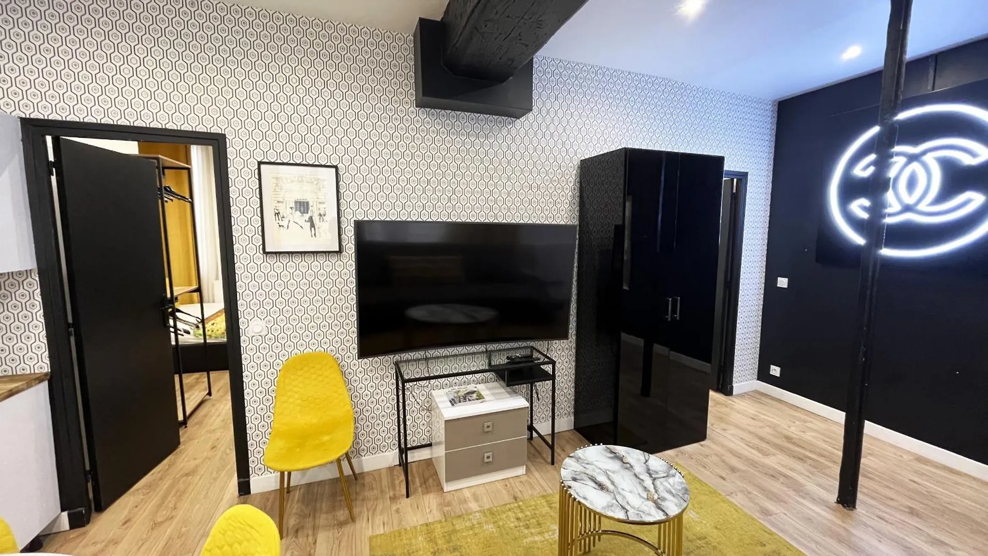 Urban Flat 157 - Coco Chanel Flat In Montorgueil Paris 0*,  France
